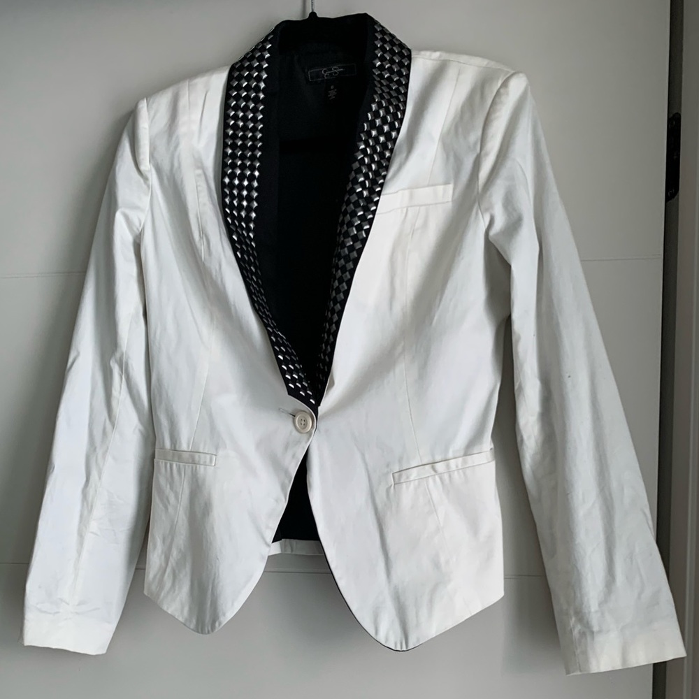 Jessica Simson White and Black Blazer